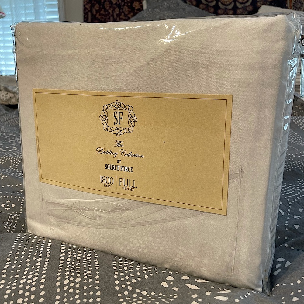 White Sheet Set - Full Size - 6 Piece Set - NWT